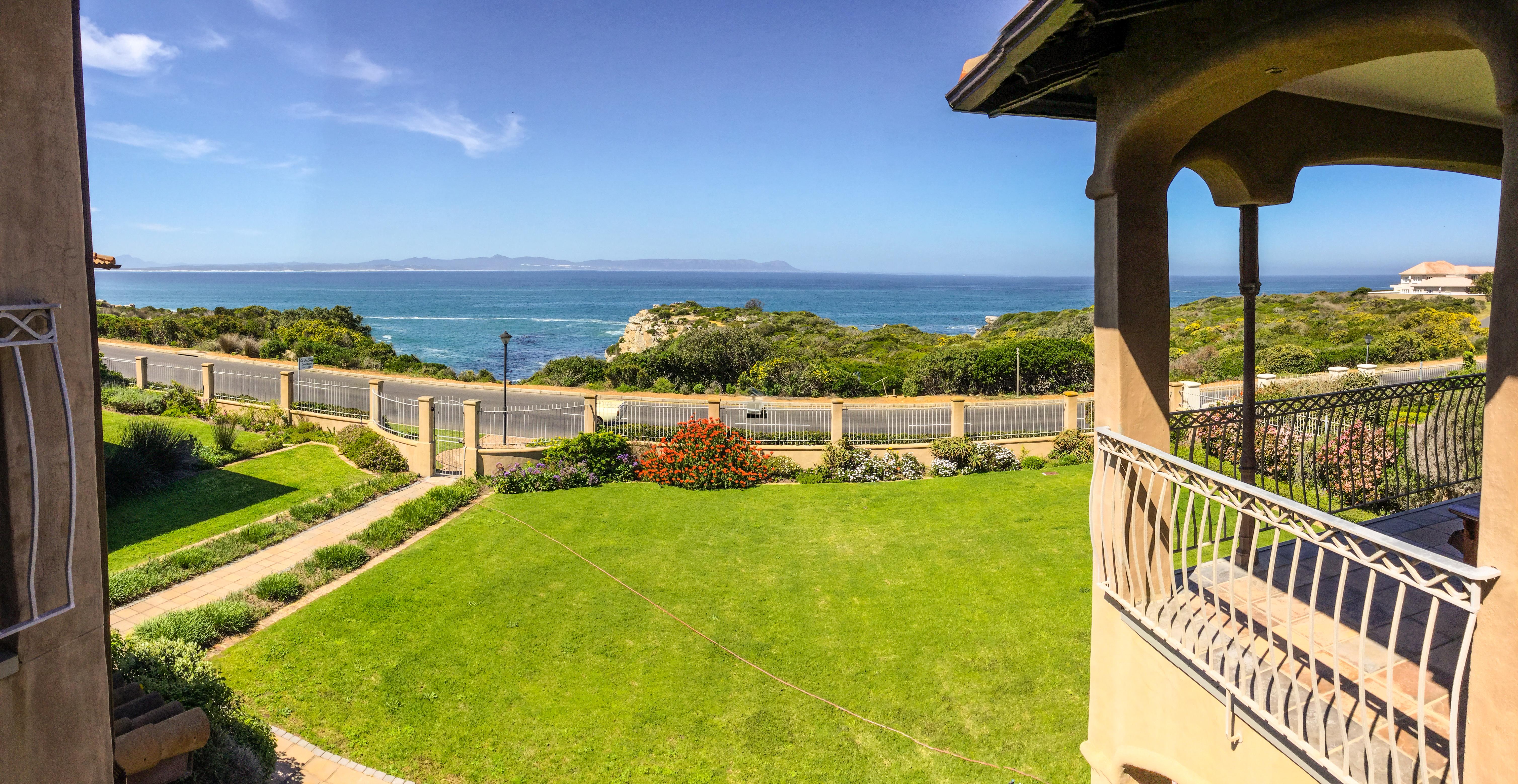 On The Cliff Guest House Hermanus Bagian luar foto