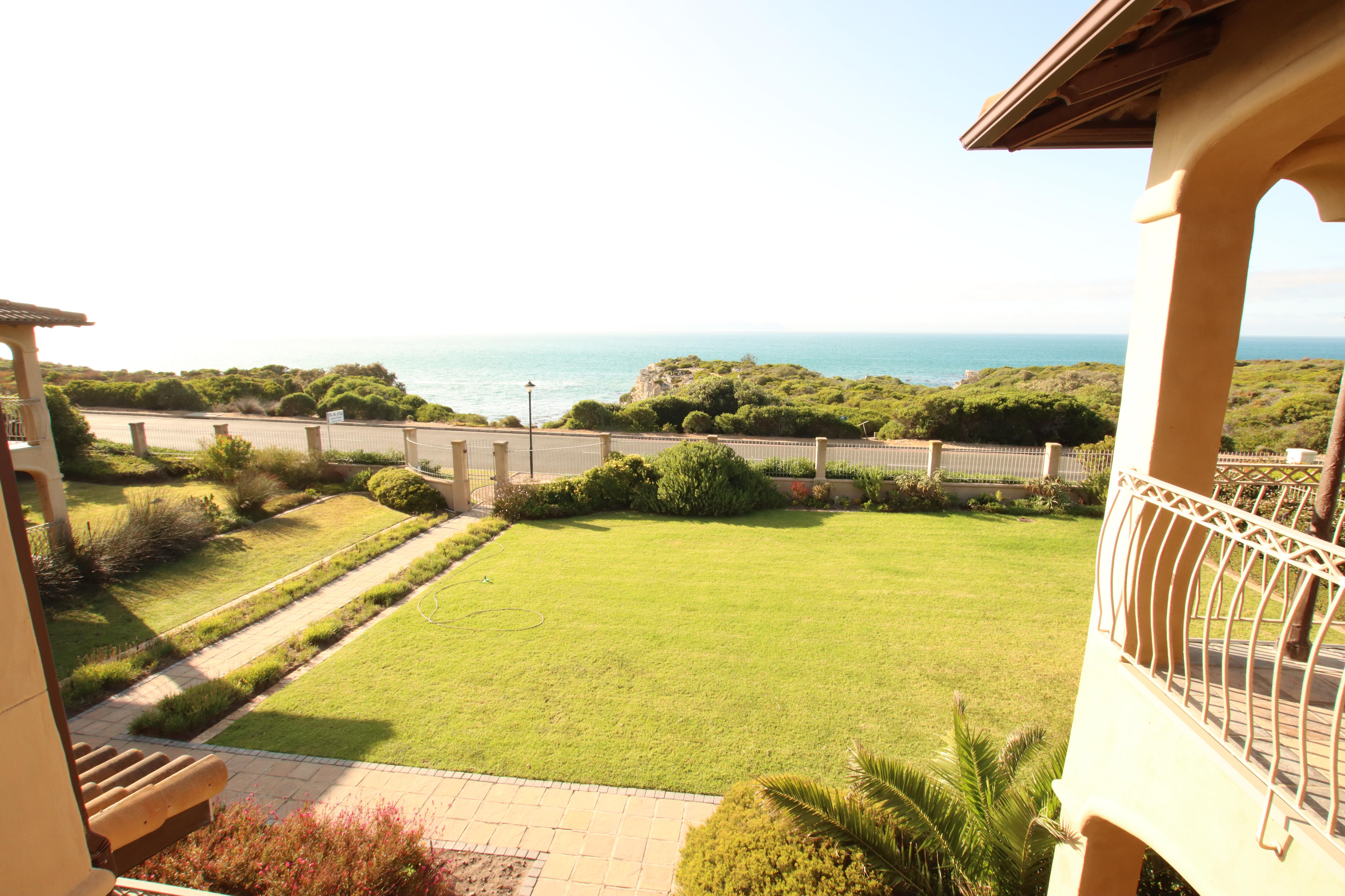 On The Cliff Guest House Hermanus Bagian luar foto