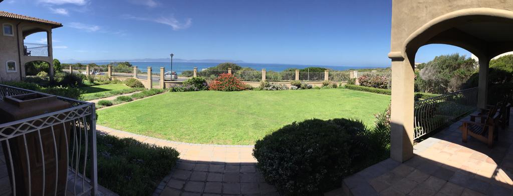 On The Cliff Guest House Hermanus Bagian luar foto